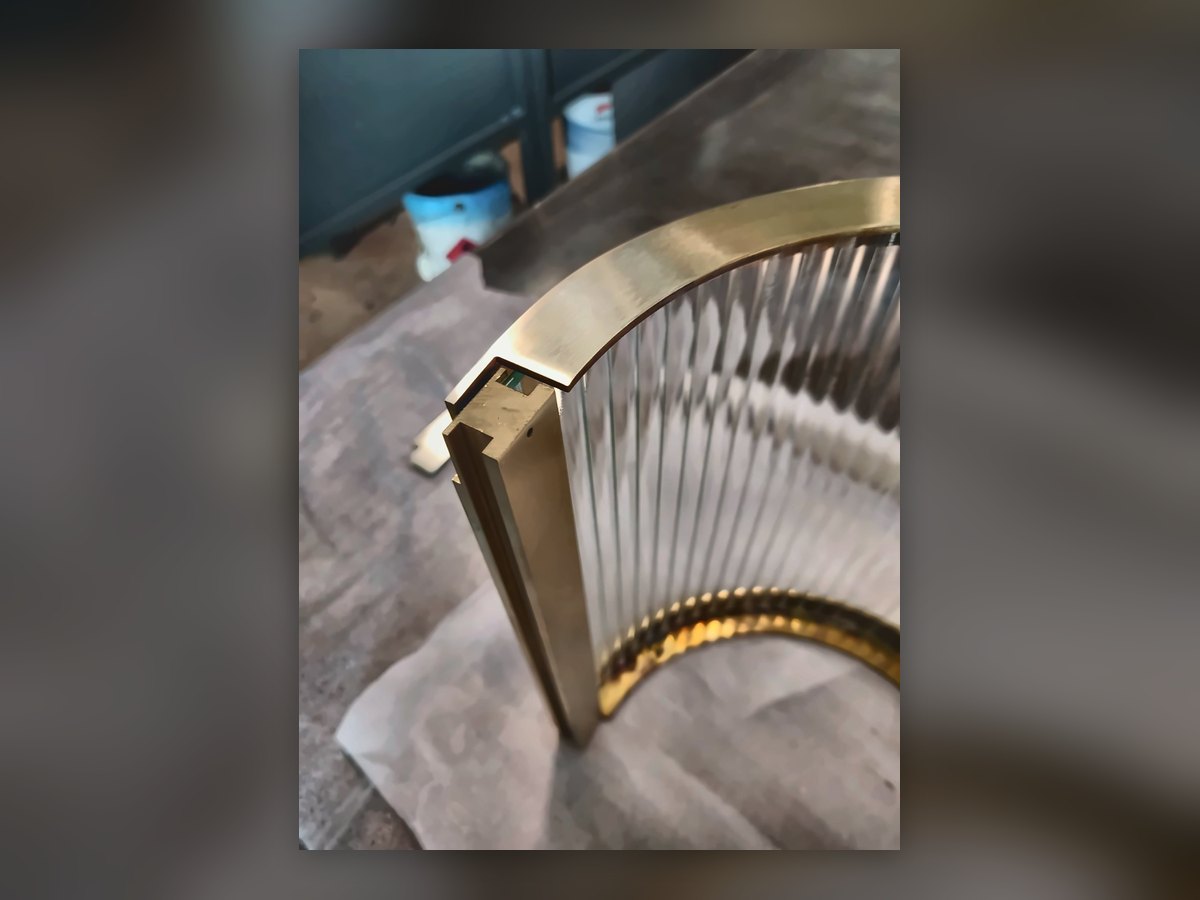 Close-up of the end: the brass profile and the fluted glass brought together