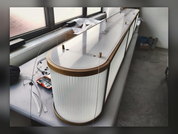 Messeturm: the luminaire assembled on the bench
