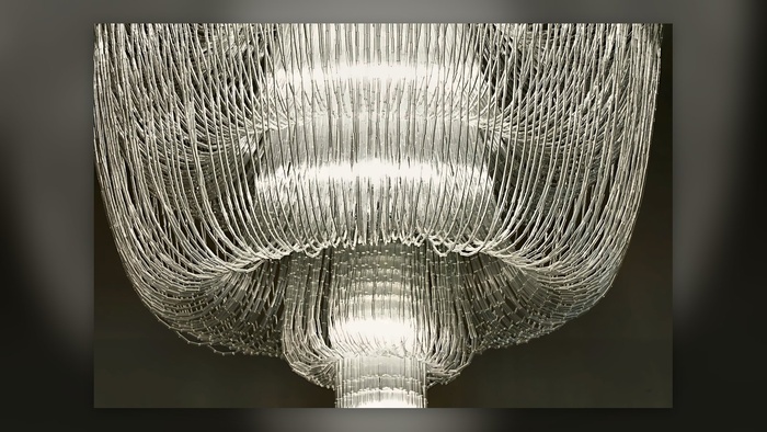 UNA Hotel Villa le Maschere: the chandelier