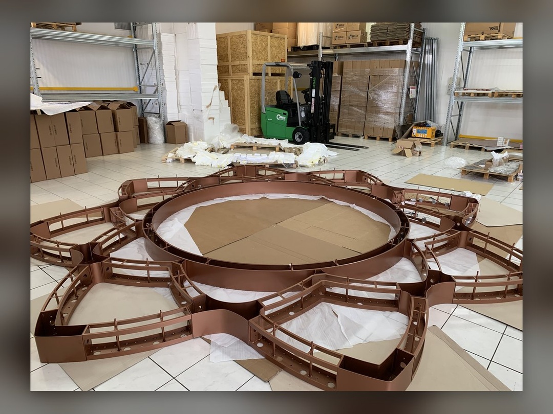 the copper-lacquered star seen from above