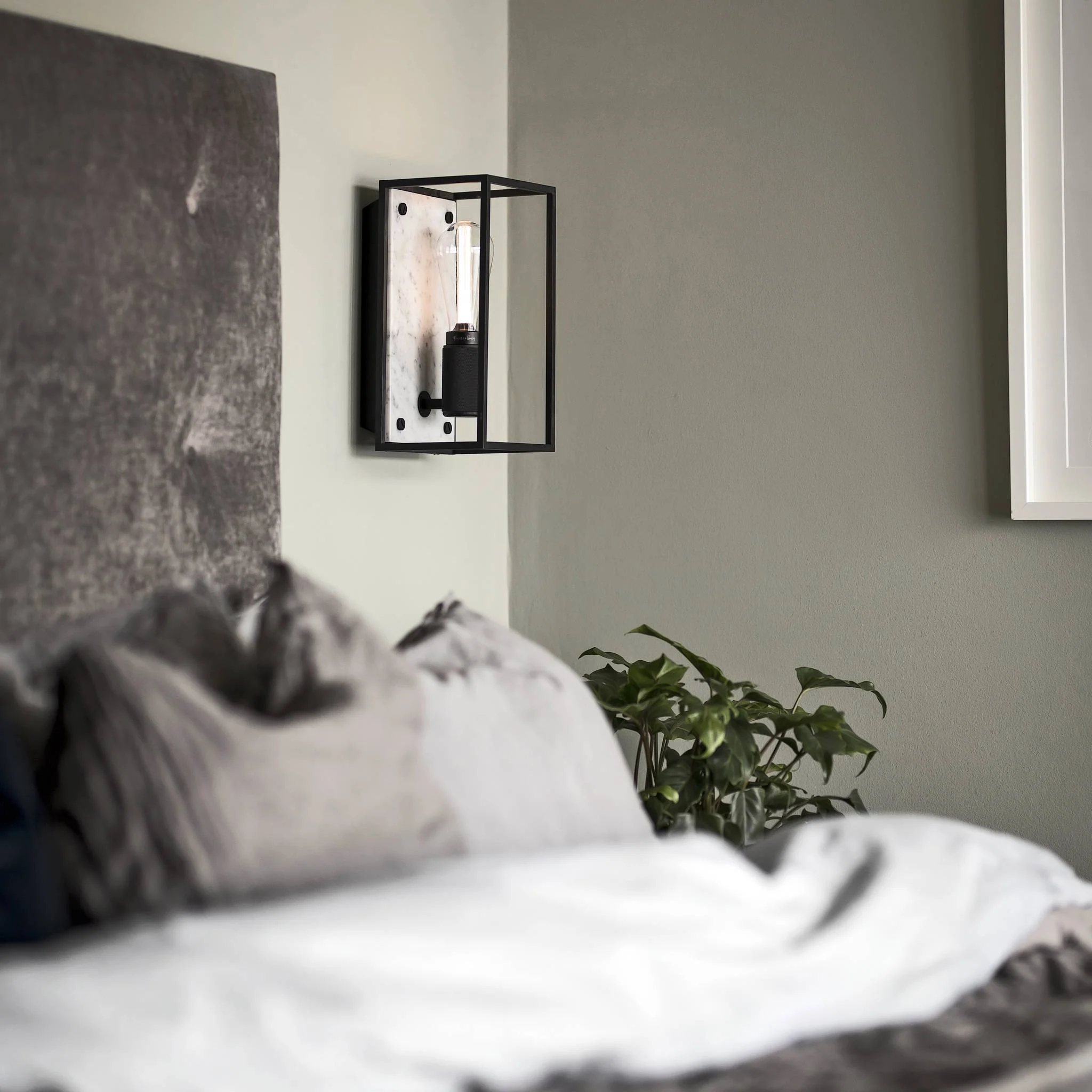 CAGED WALL / MEDIUM / CROSS · WHITE MARBLE · 4