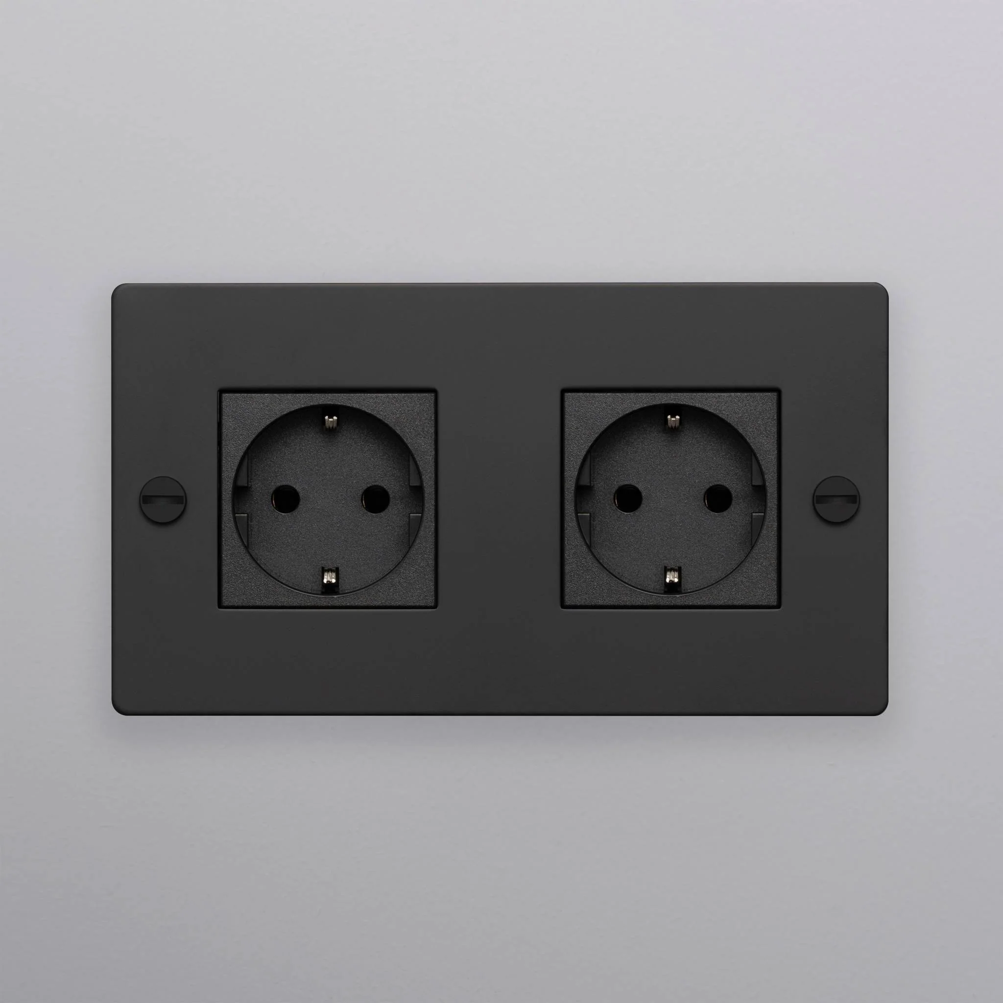 2G SOCKET / SCHUKO TYPE F / WITHOUT LOGO · BLACK · 2