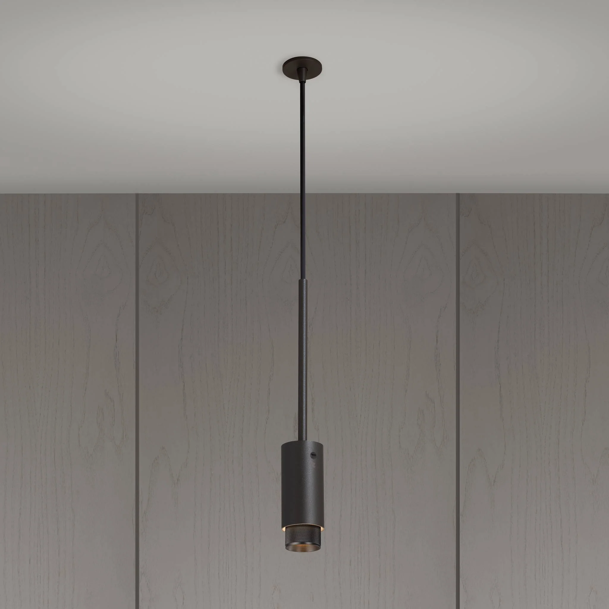 EXHAUST PENDANT / CROSS / GRAPHITE