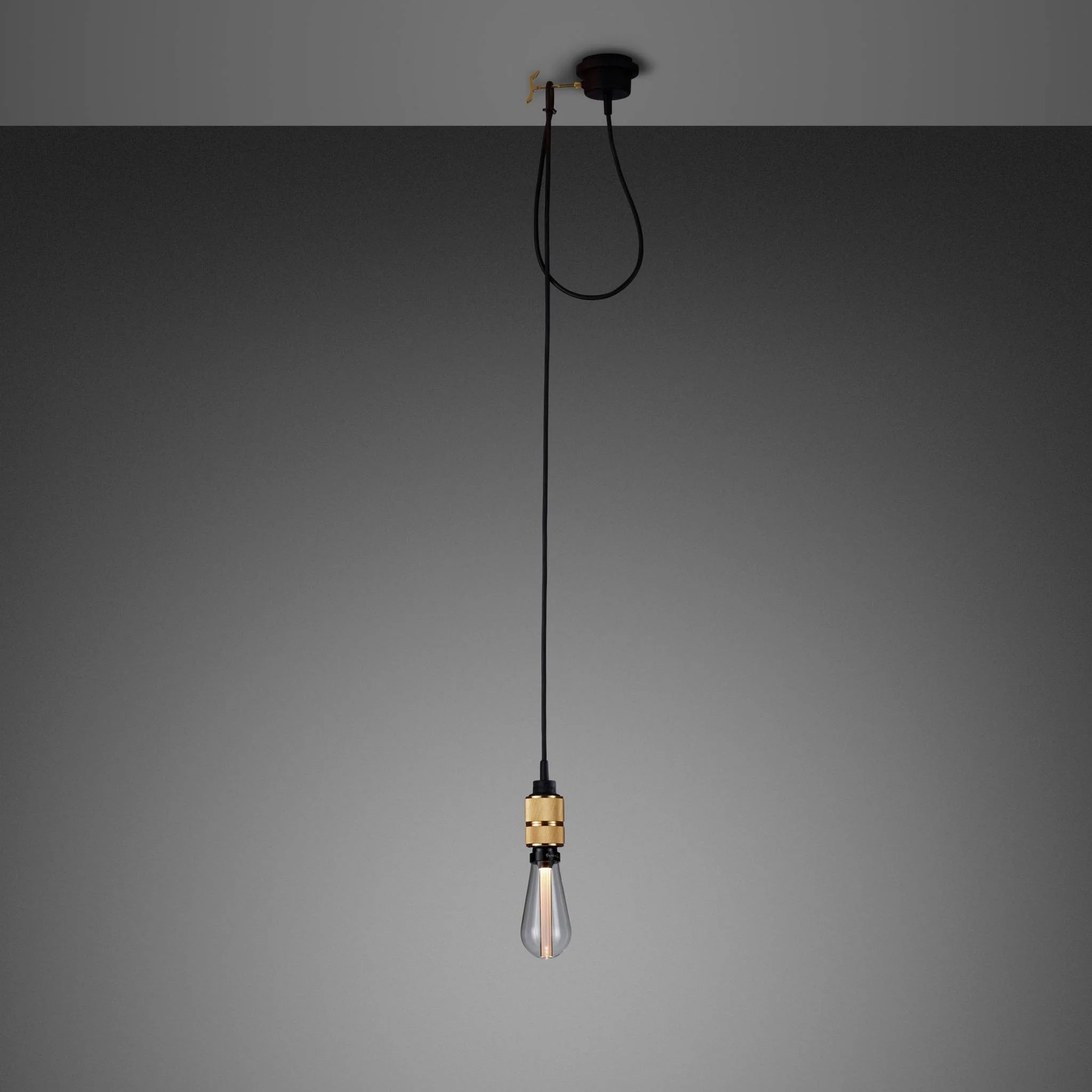 HOOKED 1.0 / NUDE / CROSS