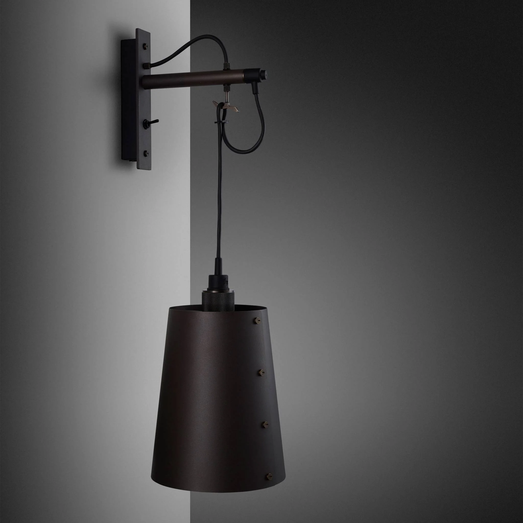 [RHW-20445] HOOKED WALL / CROSS / LARGE / GRAPHITE (SMOKED BRONZE)