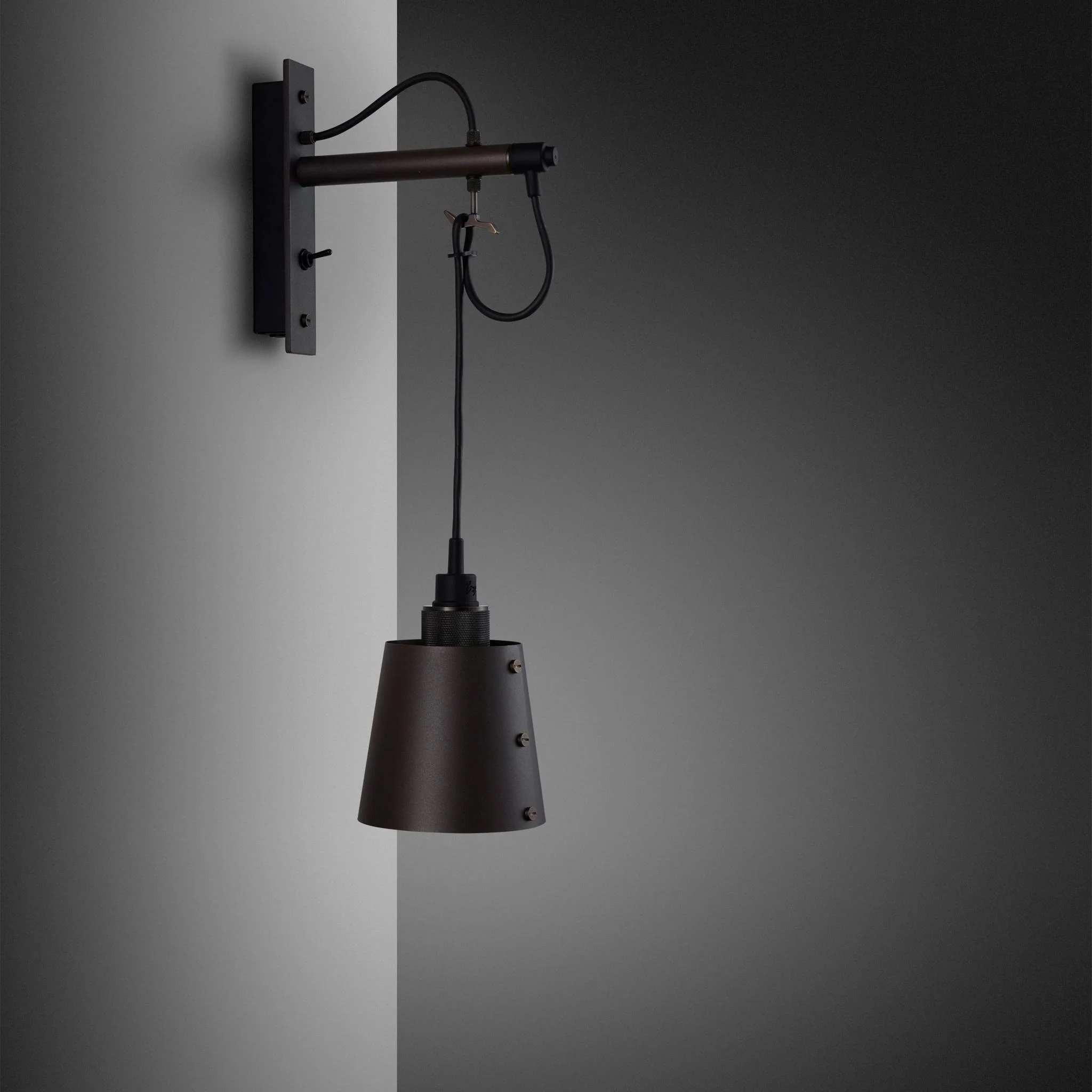 [RHW-20451] HOOKED WALL / CROSS / SMALL / GRAPHITE (SMOKED BRONZE)